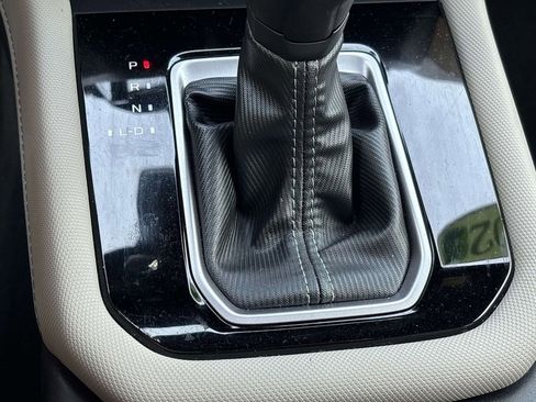 Used 2025 Subaru Forester Premium image 29