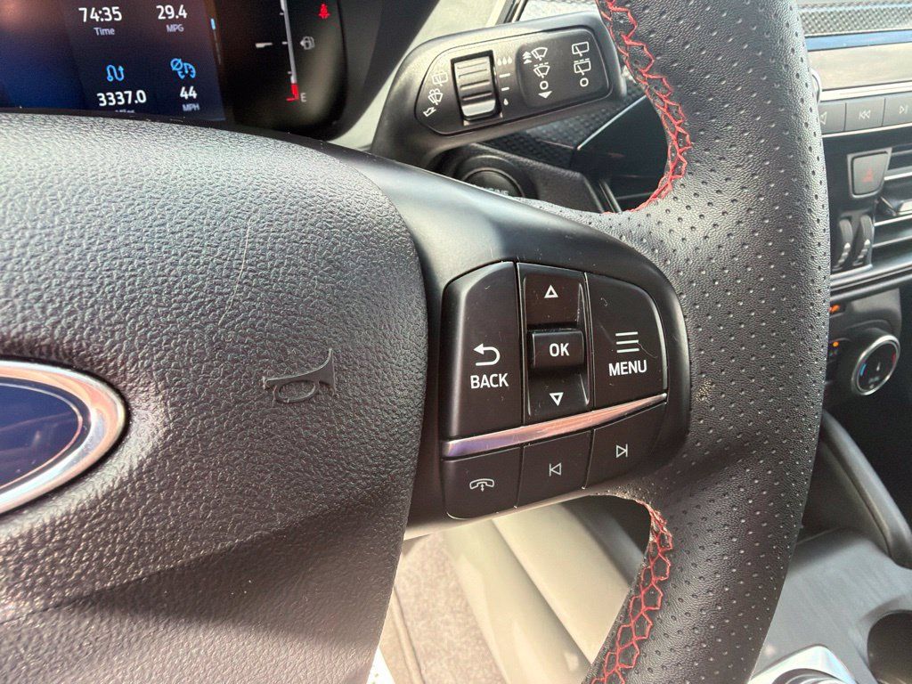 Used 2025 Ford Escape ST-Line Select AWD/4WD image 19