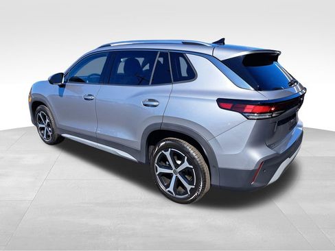 New 2025 Volkswagen Tiguan SE image 8