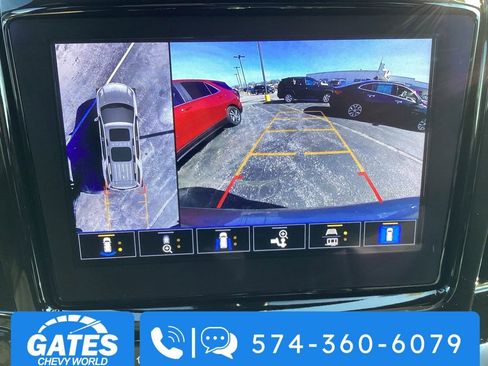 Used 2023 Chevrolet Traverse Premier image 21