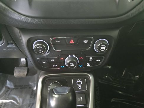 Used 2020 Jeep Compass Latitude w/ Cold Weather Group AWD/4WD image 20