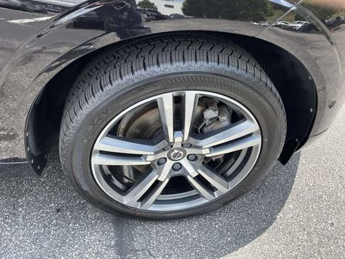 Used 2019 Volvo XC60 T6 Momentum w/ Multimedia Package AWD/4WD image 11