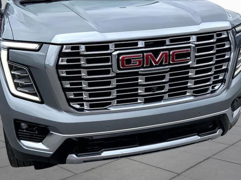 Used 2025 GMC Yukon XL Denali w/ Denali Reserve Package AWD/4WD image 30
