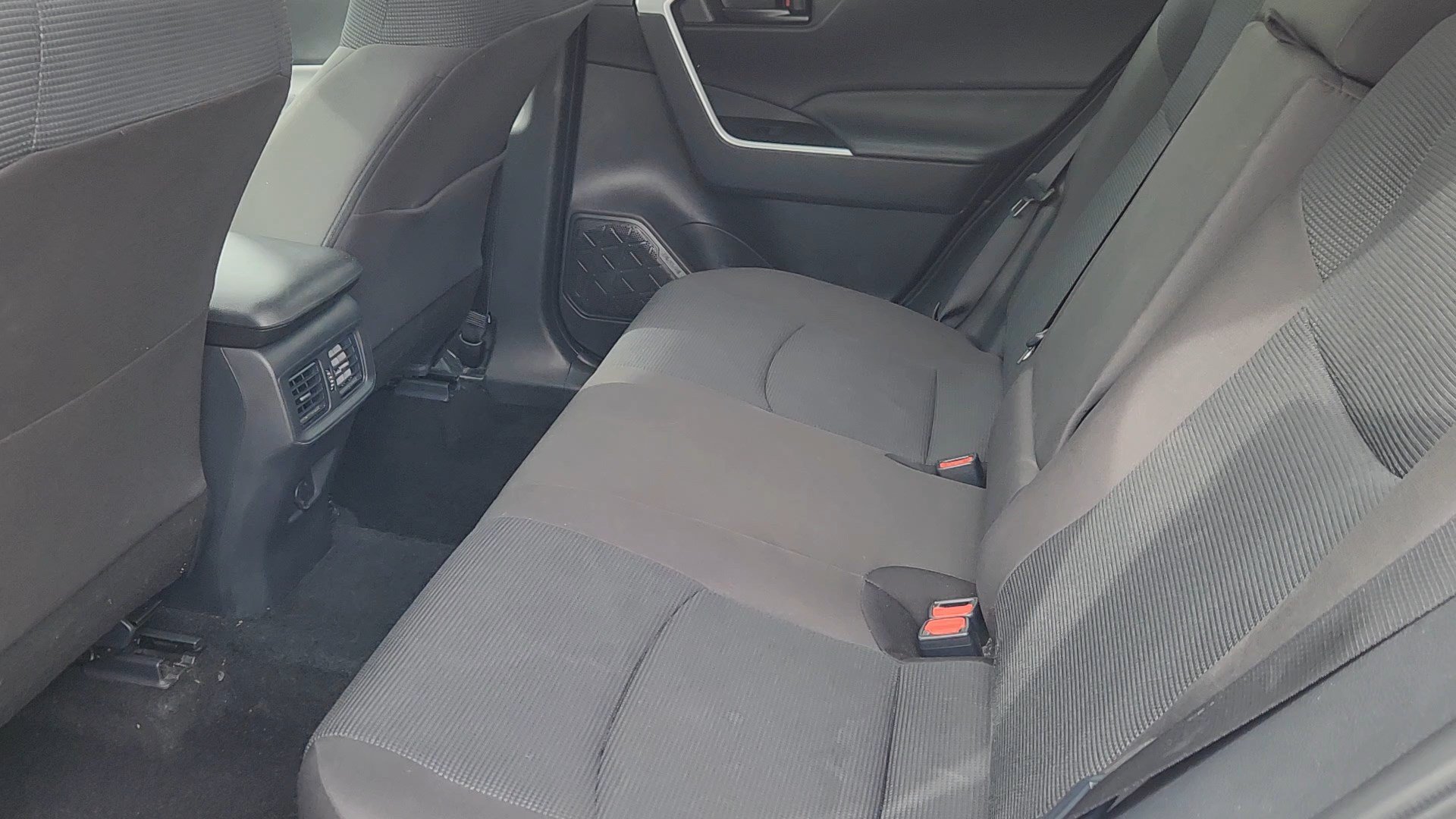Used 2025 Toyota RAV4 LE AWD/4WD image 32