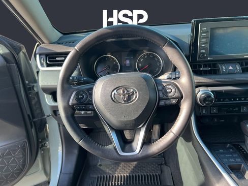 Used 2022 Toyota RAV4 XLE Premium image 12