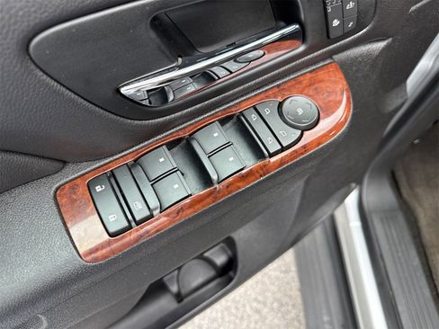 Used 2012 Chevrolet Suburban LT w/ Luxury Package image 17