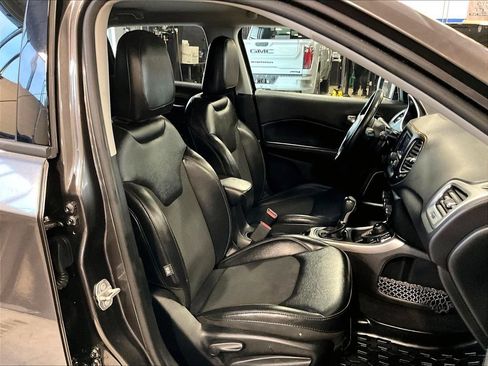 Used 2018 Jeep Compass Latitude AWD/4WD image 11