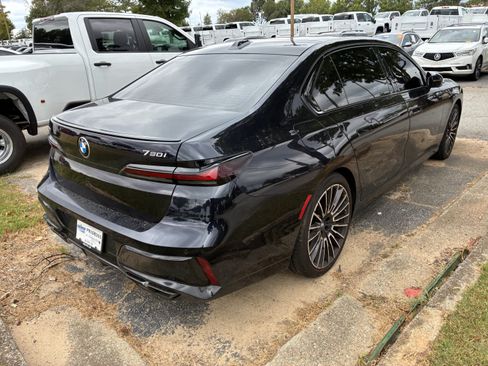 Used 2025 BMW 760i xDrive w/ Luxury Rear Seating Package AWD/4WD image 8