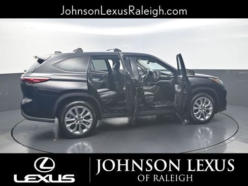 Used 2021 Toyota Highlander Limited image 24