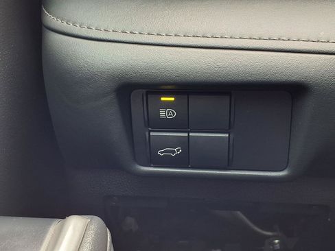 Used 2022 Toyota Highlander XLE FWD image 11