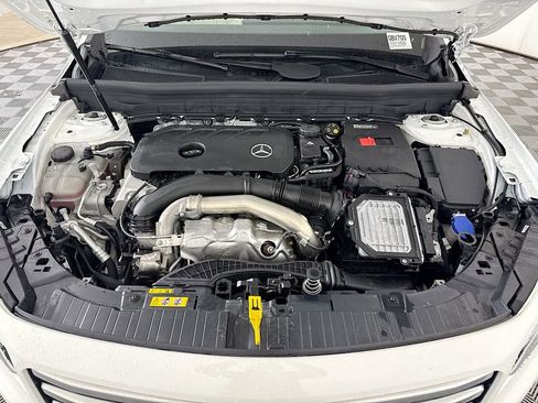 Used 2025 Mercedes-Benz GLB 250 image 28