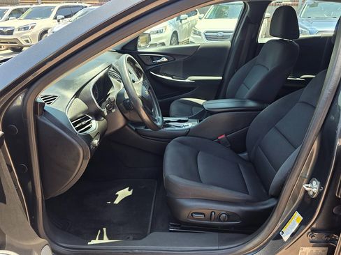 Used 2018 Chevrolet Malibu Hybrid FWD image 17