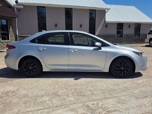 Used 2022 Toyota Corolla LE FWD image 19