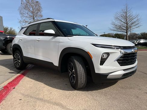 Used 2025 Chevrolet TrailBlazer LT image 5
