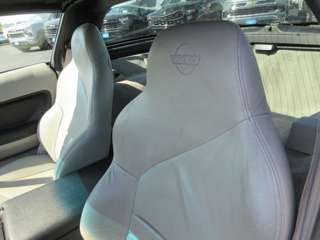 Used 1995 Chevrolet Corvette Coupe RWD image 13