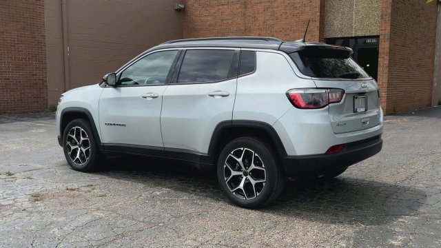 Used 2025 Jeep Compass Limited AWD/4WD image 6