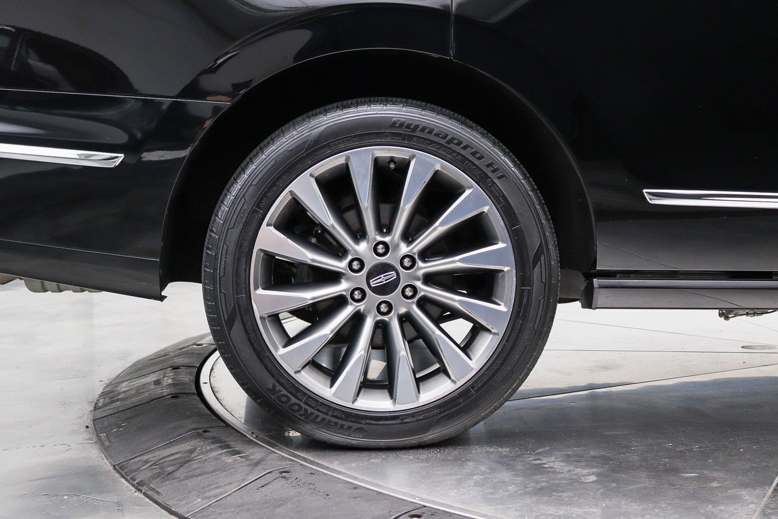 Used 2018 Lincoln Navigator Select w/ Technology Package RWD image 14