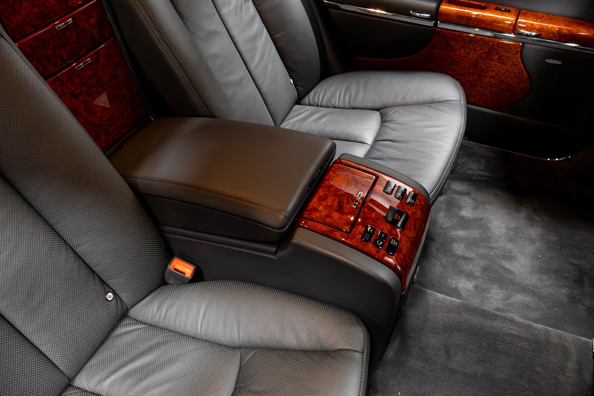 Used 2004 Maybach 57 RWD image 24
