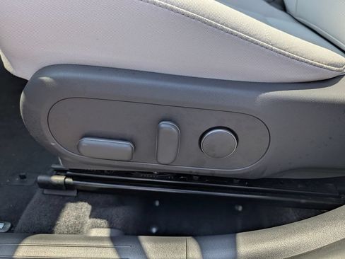 Used 2025 Hyundai Kona SEL FWD image 21