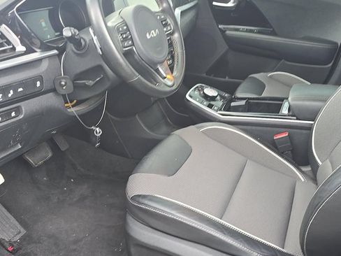 Used 2022 Kia Niro EX FWD image 5