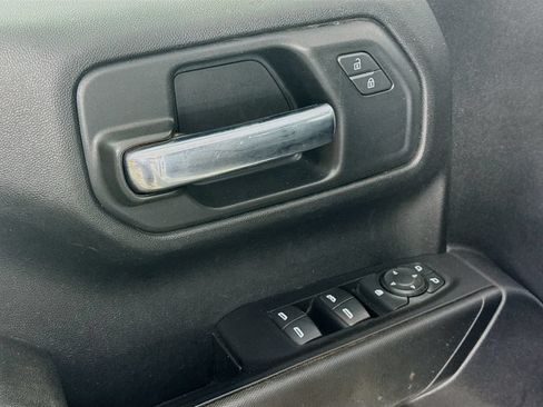 Used 2020 Chevrolet Silverado 1500 Custom w/ Custom Convenience Package AWD/4WD image 18