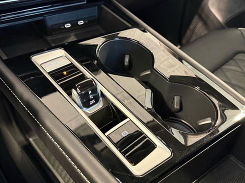 Used 2024 Volkswagen Atlas SEL Premium R-Line image 19