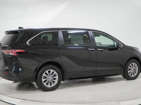 Used 2022 Toyota Sienna XLE AWD/4WD image 15