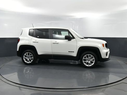 Used 2023 Jeep Renegade Latitude AWD/4WD image 4
