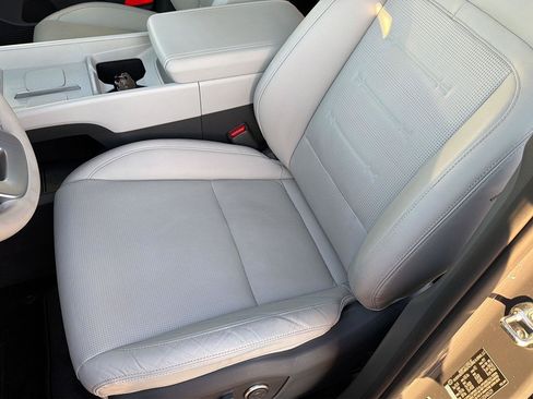 Used 2025 Hyundai Santa Fe Limited FWD image 32