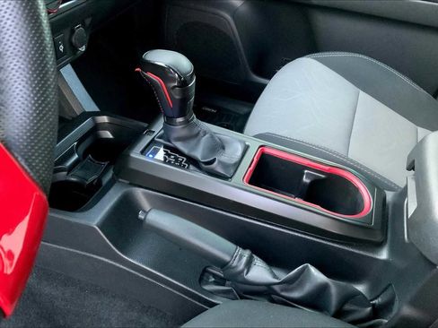 Used 2022 Toyota Tacoma TRD Off-Road w/ Technology Package image 16