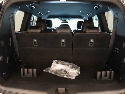 Used 2025 Nissan Armada SL AWD/4WD image 14