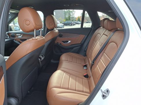 Used 2021 Mercedes-Benz GLC 300 4MATIC SUV image 10