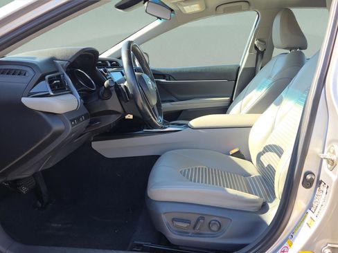 Used 2019 Toyota Camry SE FWD image 9