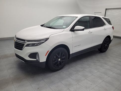 Used 2022 Chevrolet Equinox LT image 2
