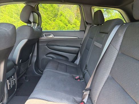 Used 2020 Jeep Grand Cherokee Laredo w/ All-Weather Capability Group AWD/4WD image 6