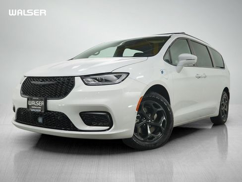 Used 2022 Chrysler Pacifica Limited w/ S Appearance Package image 1