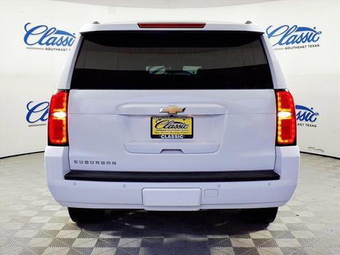 Used 2018 Chevrolet Suburban LT image 4