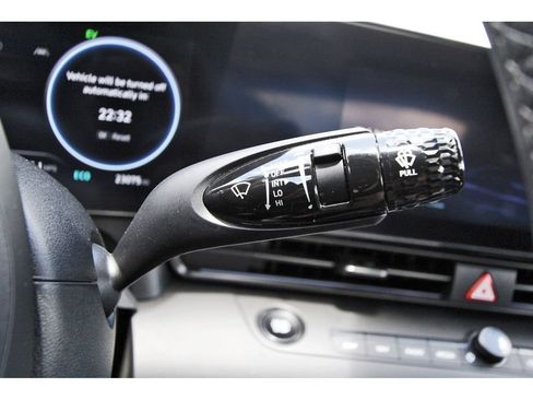 Used 2025 Hyundai Elantra SEL FWD image 18