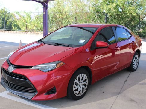 Used 2019 Toyota Corolla LE FWD image 1