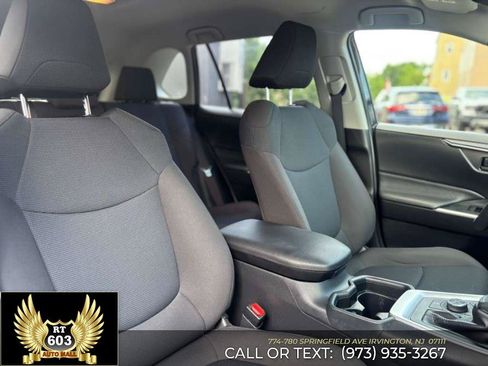 Used 2020 Toyota RAV4 LE w/ Carpet Mat Package AWD/4WD image 19
