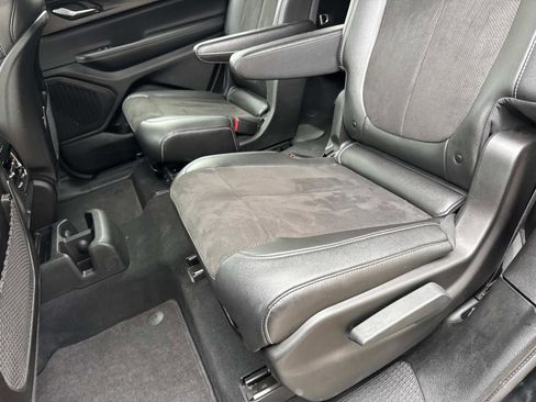 Certified 2024 Jeep Grand Cherokee L Laredo image 12