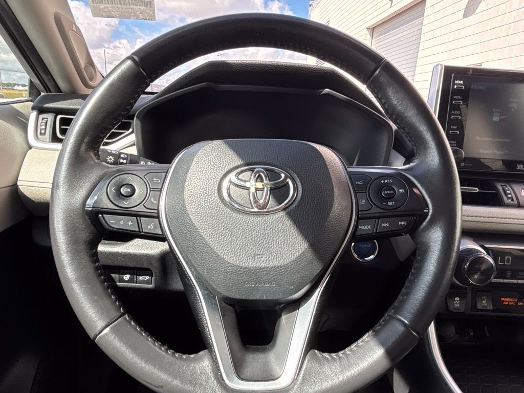 Used 2021 Toyota RAV4 XLE Premium AWD/4WD image 21