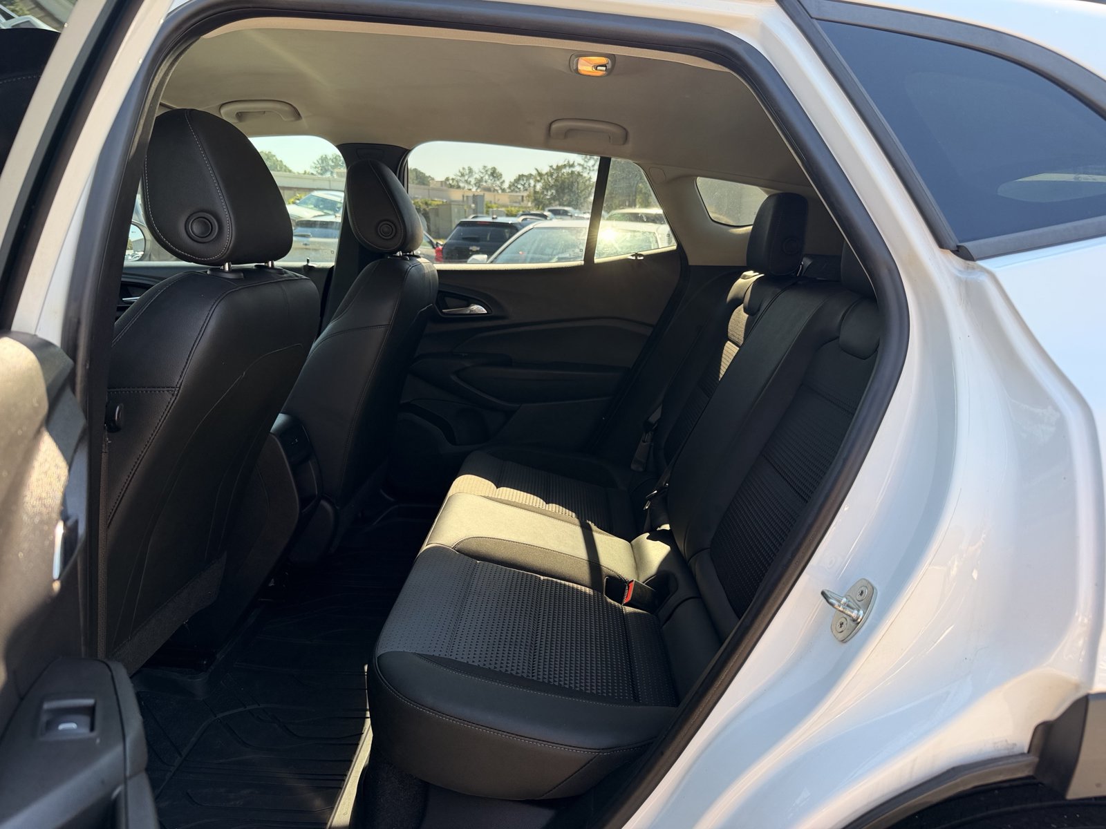 Used 2024 Chevrolet Trax LT w/ Driver Confidence Package FWD image 28