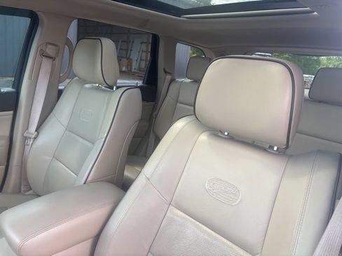 Used 2017 Jeep Grand Cherokee Overland AWD/4WD image 27