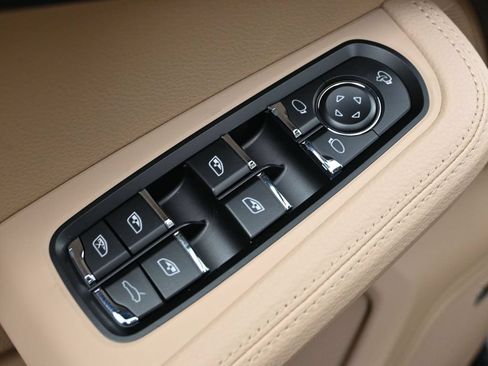 Certified 2026 Porsche Macan AWD/4WD image 19