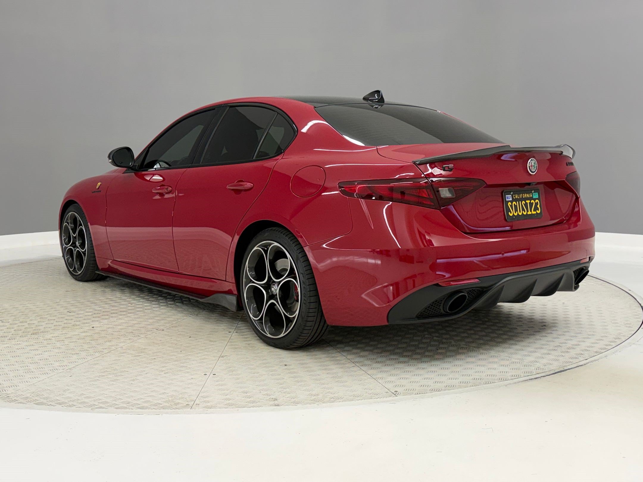 Used 2023 Alfa Romeo Giulia Veloce RWD image 3