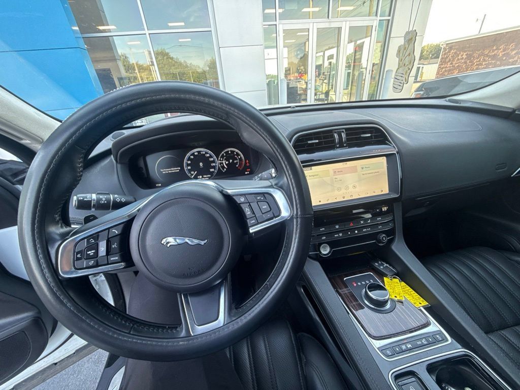 Used 2018 Jaguar F-PACE Portfolio AWD/4WD image 3