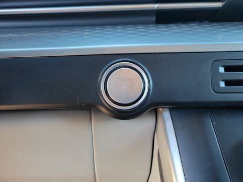 Used 2023 Kia Carnival LX image 18