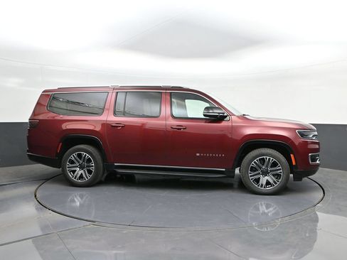 Used 2024 Jeep Wagoneer L Series II w/ Flexible Seating Group RWD image 24