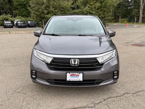 Used 2023 Honda Odyssey Touring image 2